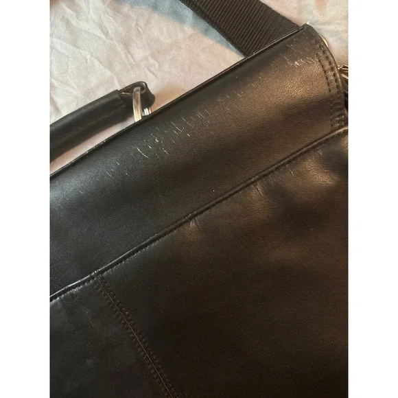 Kenneth Cole Reaction‎ Show Business 16 Black Leather Laptop Messenger Bag